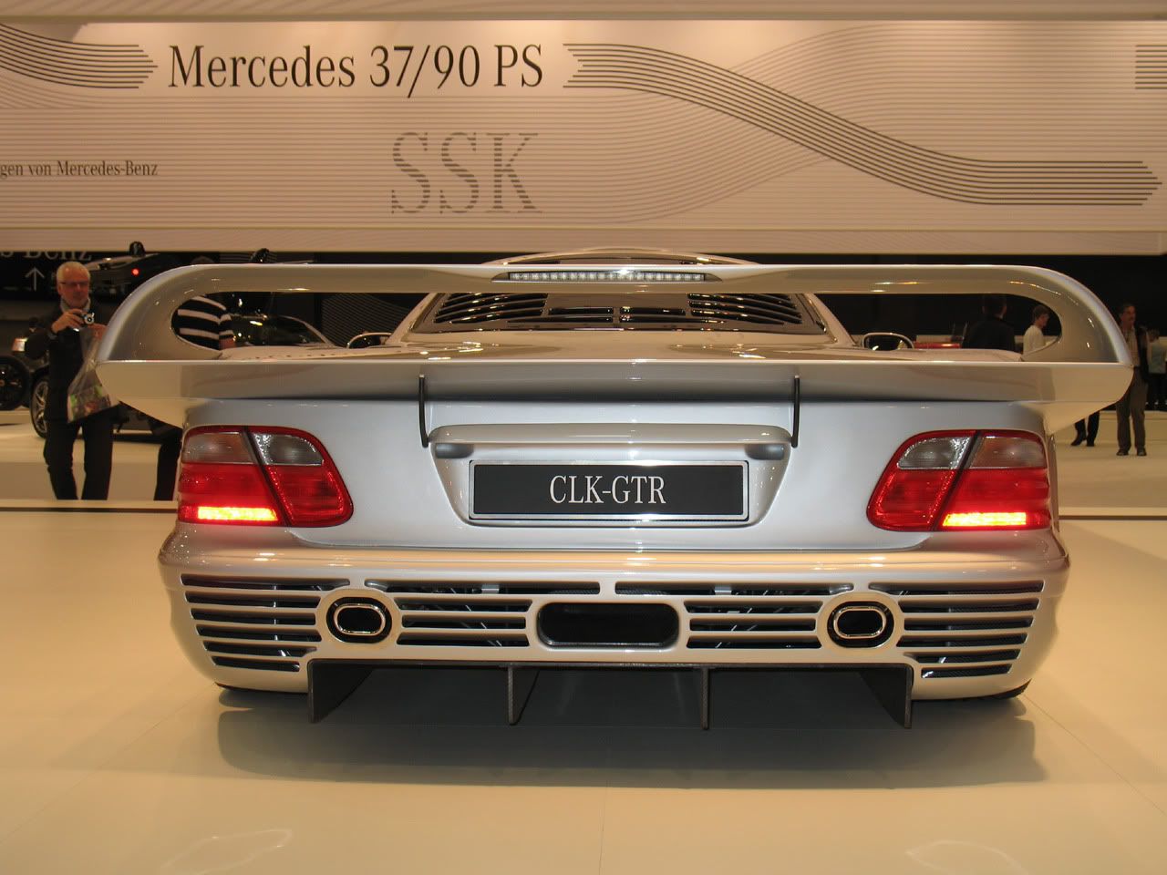 Mercedes-Benz-CLK-GTR-1998-kont.jpg