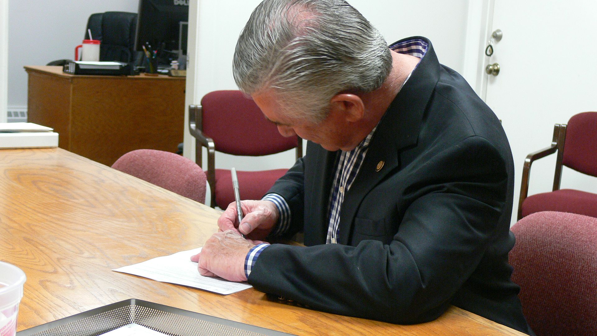 Senator Jim Davis files for the State Senate