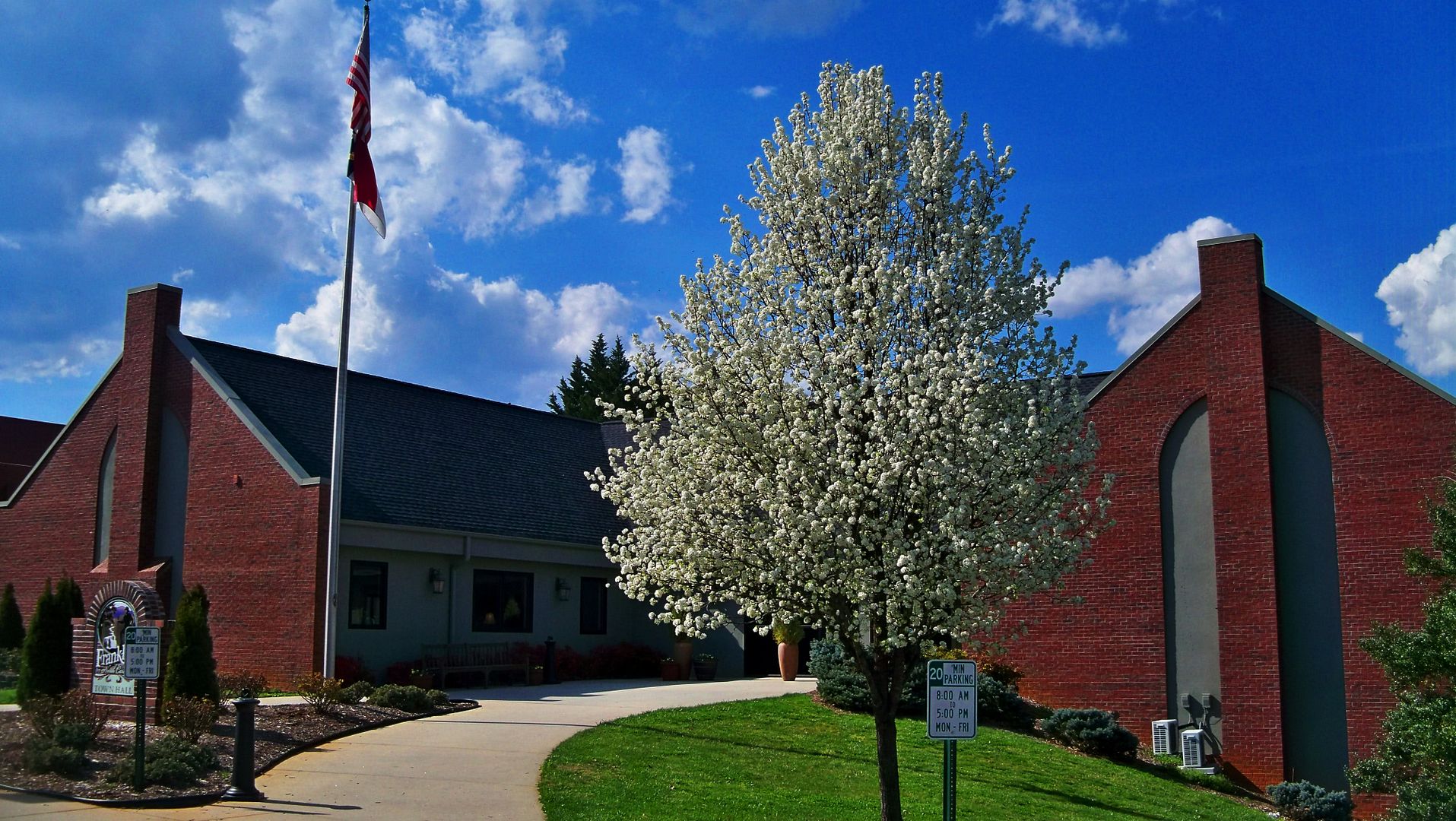 Franklin Townhall
by Bobby Coggins