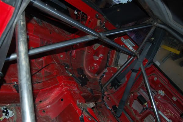 http://i106.photobucket.com/albums/m249/2006dw/cage1.jpg
