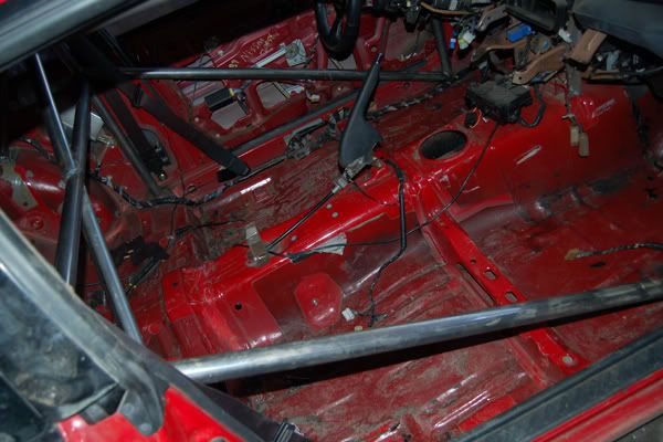 http://i106.photobucket.com/albums/m249/2006dw/cage3.jpg