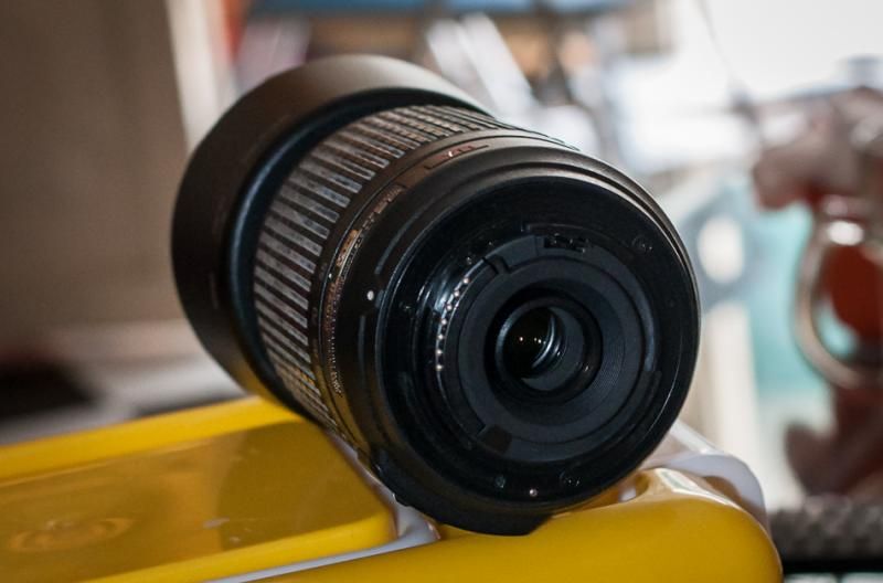 Hhcm-bán body nikon d90+grip zin, lens nikon 35f2d và 55-200 vr, flash youngno 568ex