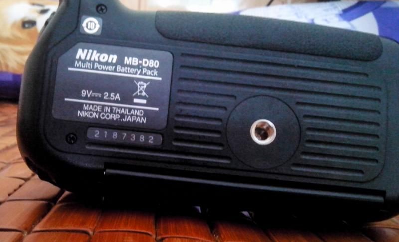 Hhcm-bán body nikon d90+grip zin, lens nikon 35f2d và 55-200 vr, flash youngno 568ex - 7