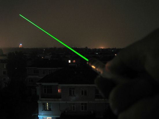 green_laser_beam_pBVmv_54.jpg