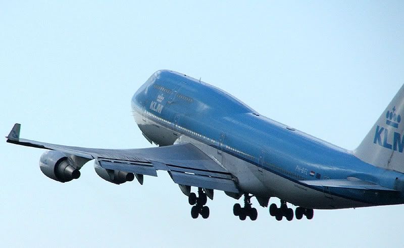http://i106.photobucket.com/albums/m254/paulelee/EHAM/747wing.jpg