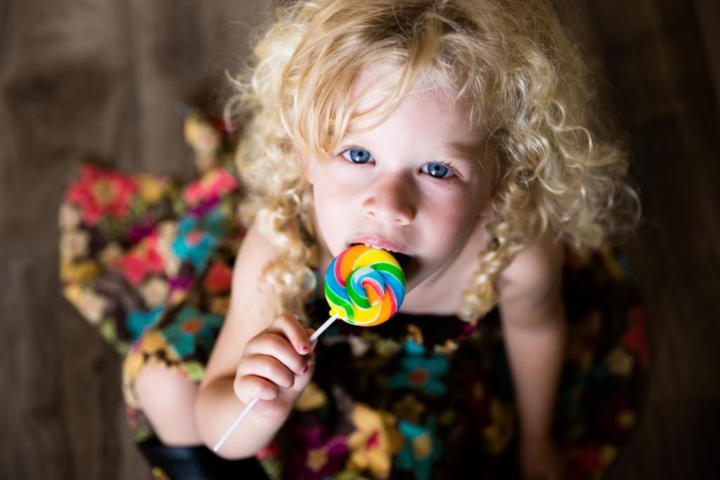 IMAGE: http://i106.photobucket.com/albums/m255/LanaLCo/POTN/Lollipop-1.jpg