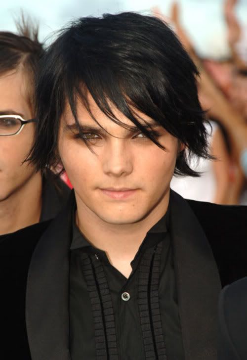 http://i106.photobucket.com/albums/m257/yumiketzu/gerard_way--large-msg-114452756947-.jpg