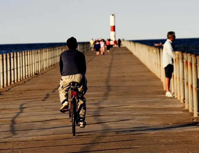 IMAGE: http://i106.photobucket.com/albums/m269/drkrvnchld/bikeman2.jpg