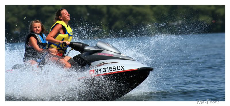 IMAGE: http://i106.photobucket.com/albums/m269/drkrvnchld/jetski2.jpg