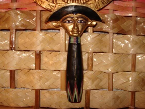 S-008B (Store, artifact 8, base view, close up)  Hathor Mirrow of Tutankhamun